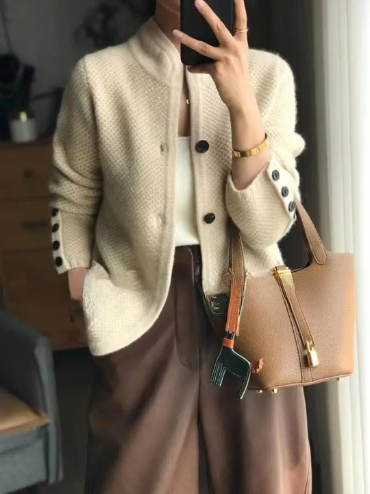 Women's Button-Front Knit Cardigan with Long Sleeves and Pockets
