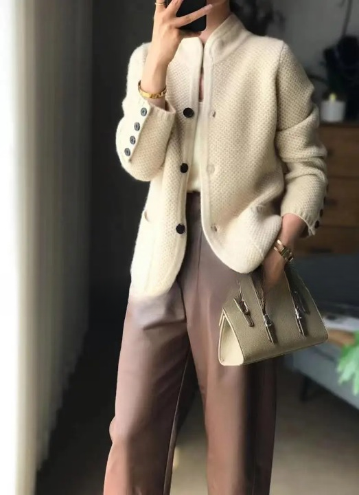 Women's Button-Front Knit Cardigan with Long Sleeves and Pockets
