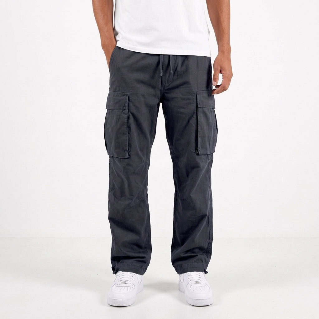 Men's Relaxed Cargo Pants with Wide Legs and Side Pockets