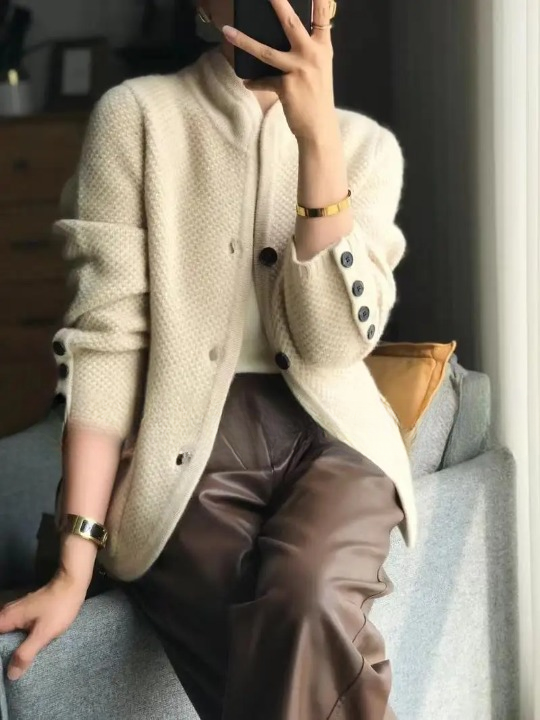 Women's Button-Front Knit Cardigan with Long Sleeves and Pockets