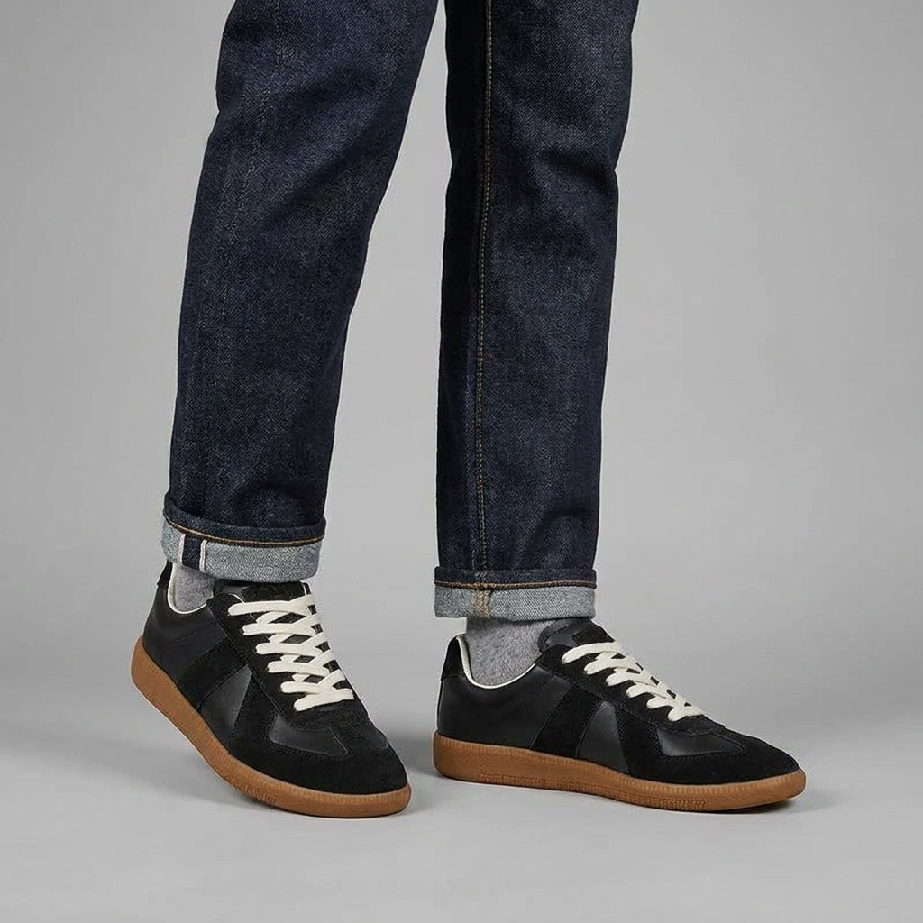 Men's Retro Low-Top Lace-Up Sneakers with Paneled Upper