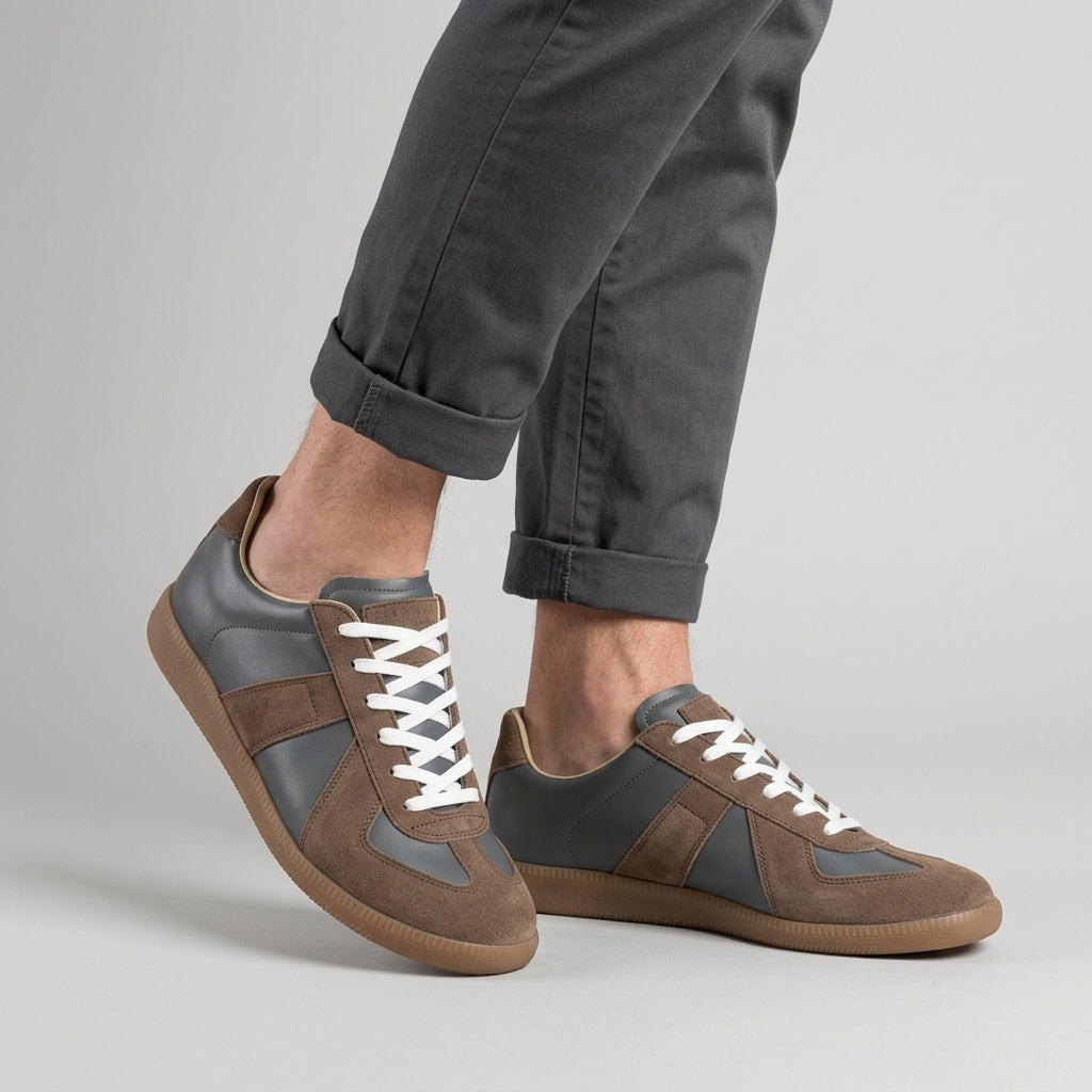 Men's Retro Low-Top Lace-Up Sneakers with Paneled Upper